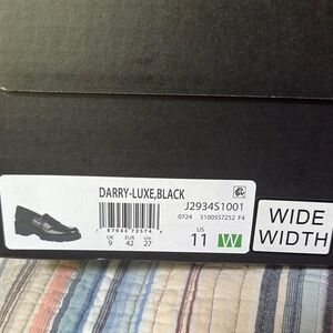 Naturalizer Black Flats Comfortable and Stylish